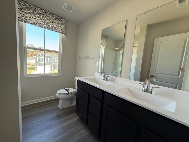 Building Photo - 4 Bedrooms, 2.5 Bathrooms - Home in Armuchee!