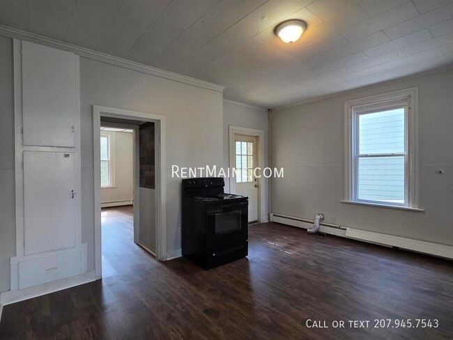 Building Photo - 139 Oak St