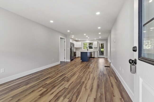 Building Photo - 18 Buttonwood Pl