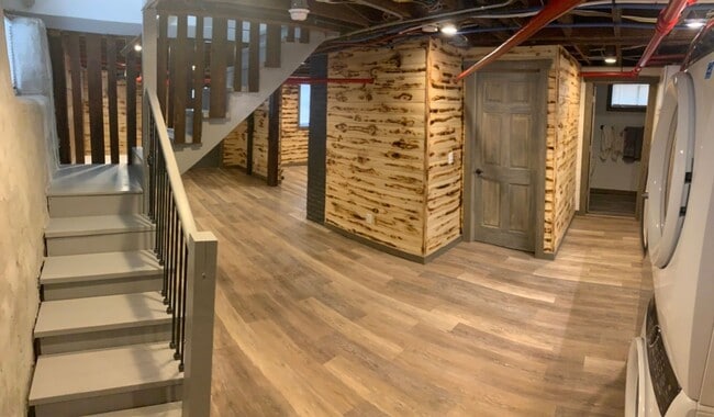 Building Photo - 147 Lathrop St