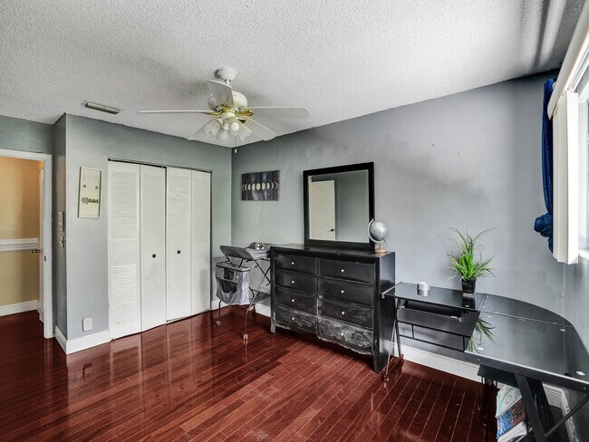 Building Photo - 9610 Dunhill Dr