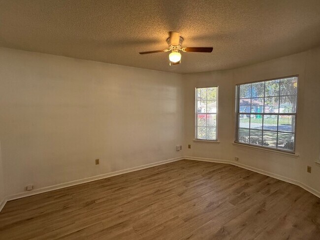 Building Photo - Move-In Ready 3-Bedroom Home with Pond Views in Desirable Mandarin!