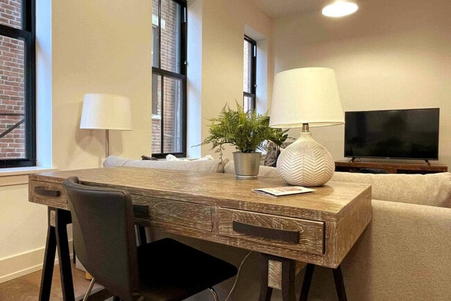 Building Photo - 1502 Race St