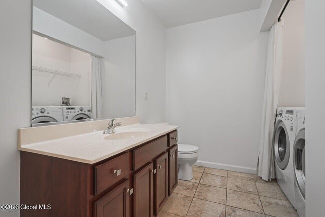 Building Photo - 25B Pointe W Dr
