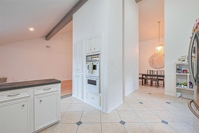 Building Photo - 8018 Zimmermann Dr