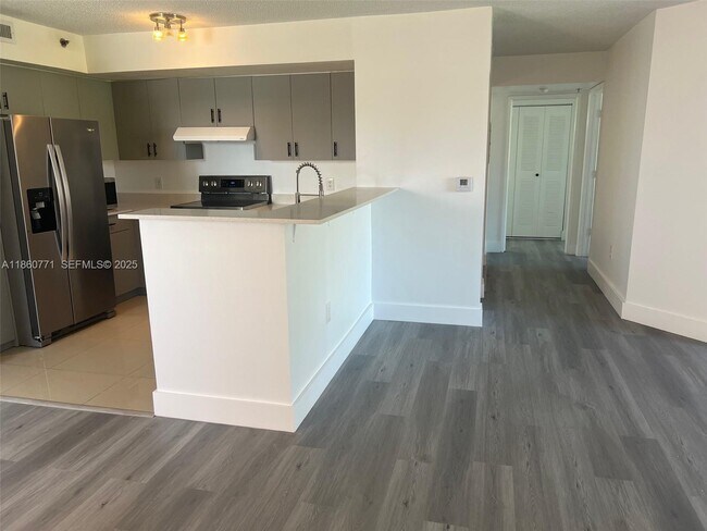 Building Photo - 19701 E Country Club Dr