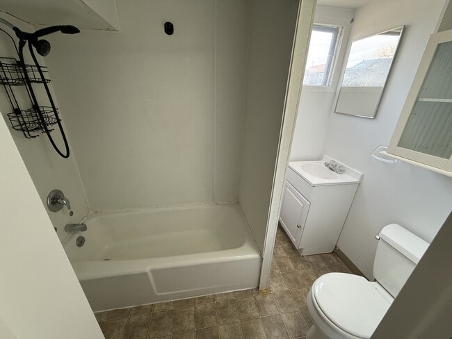 Building Photo - 628 3rd Ave NW