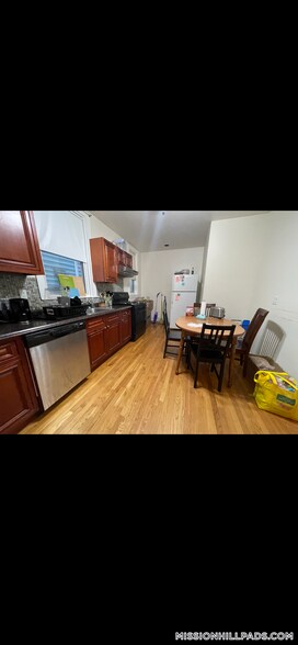 Building Photo - 1582 Tremont St