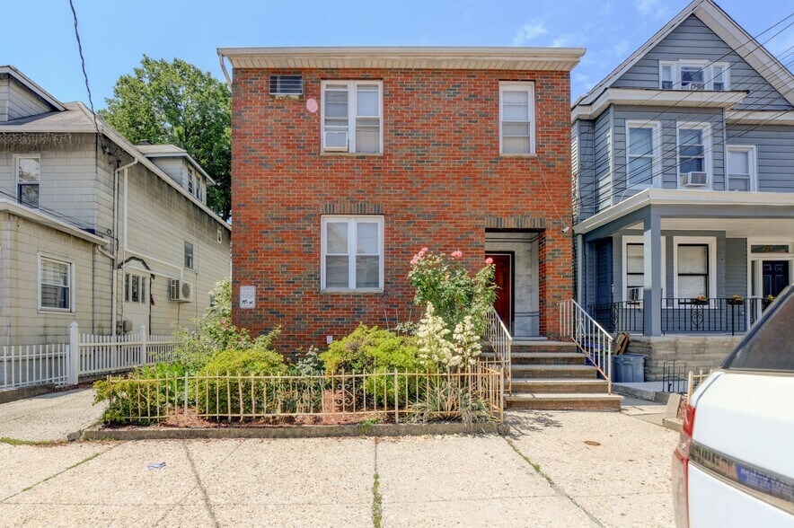 Building Photo - 433 74th St