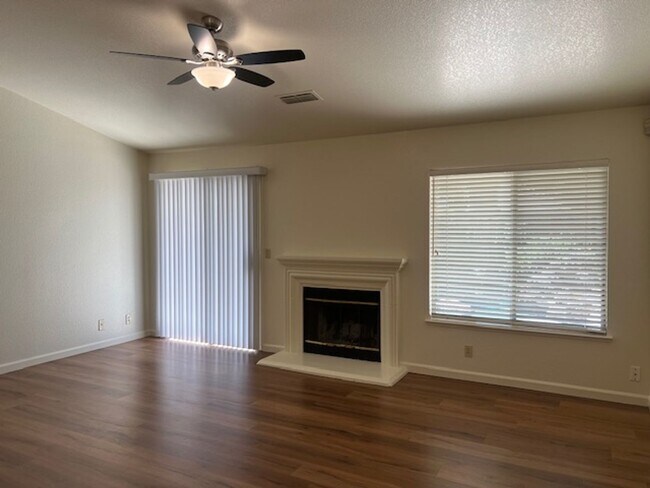 Building Photo - BEAUTIFUL HOME WITH POOL IN ROSEVILLE!