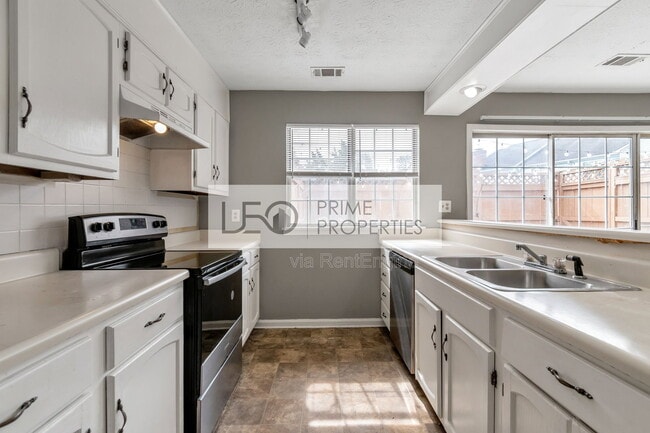 Building Photo - 5546 Clover Rise Ln