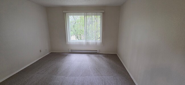 Building Photo - Spacious 1-bed 1-bath condo now available ...