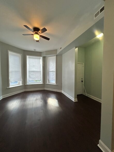 Building Photo - 1529 S Homan Ave