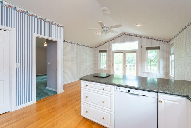 Building Photo - 23 Gleneagle Dr