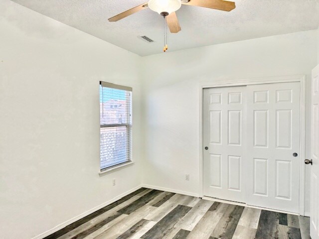 Building Photo - 1199 Mirador Loop N E