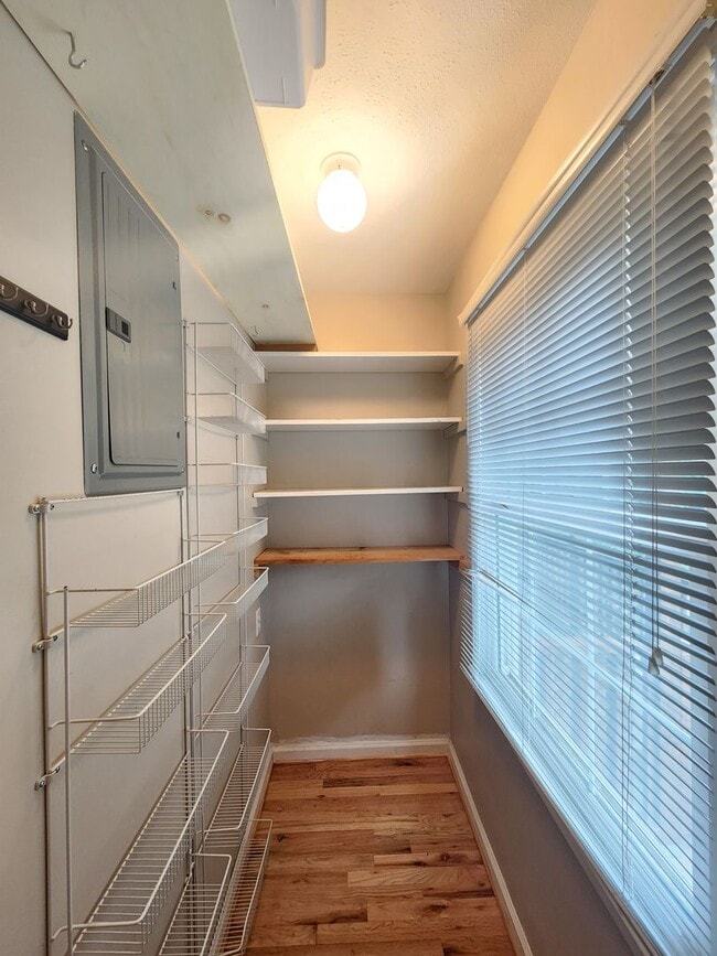 Building Photo - ***FIRST MONTH RENT FREE*** Black Mountain Rentals- Close to Lake Tomahawk and Black Mountain Gol...