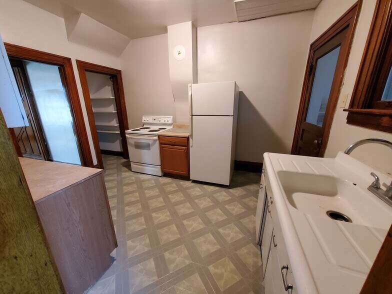 Kitchen - 914 10th St