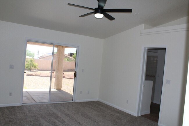 Building Photo - 3 Bedroom 2 Bathroom 3 Car Boat Deep Garag...