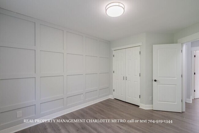 Building Photo - 3BR Townhome - Lake Living in Vineyard Point with Boat Slip Access Near Lake Norman