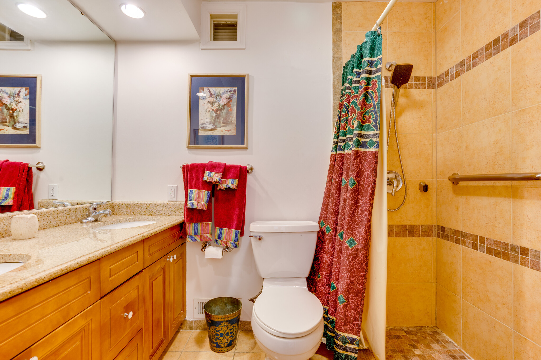 Secondary Private Bathroom - 9215 Cherrytree Dr