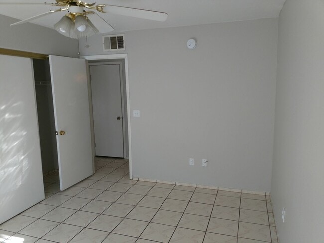 Building Photo - 2 bedroom, 2 bathroom Canyon Willows Condo