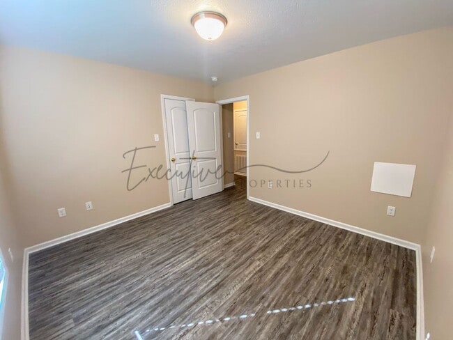 Building Photo - 308 E 1st St