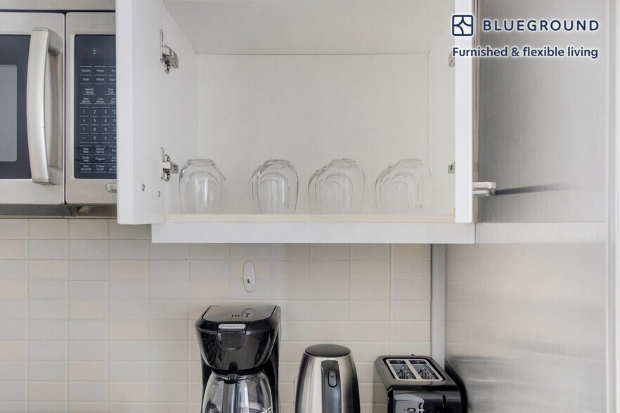 Building Photo - 635 W 42nd St