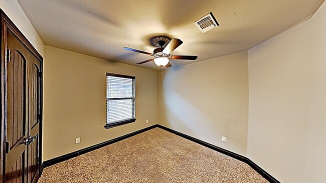 Building Photo - Stunning 5 Bedroom In Edmond With Bonus Room and Study