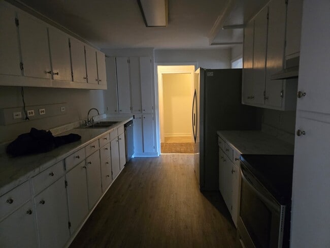 Building Photo - 3987 Berkley Dr