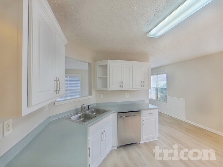 Building Photo - 1504 Riverglen Dr