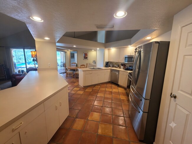 Building Photo - 10300 Woodland Waters Blvd