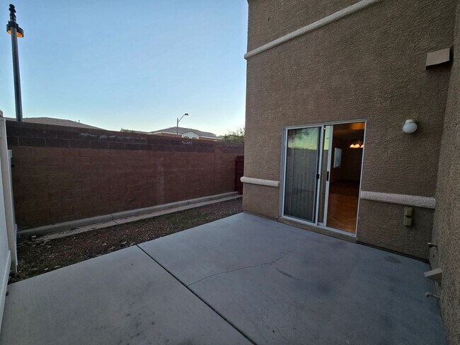 Building Photo - A Fabulous 3 Bedroom, 2.5 Bathroom, 2 Car Garage Townhome in NW Las Vegas
