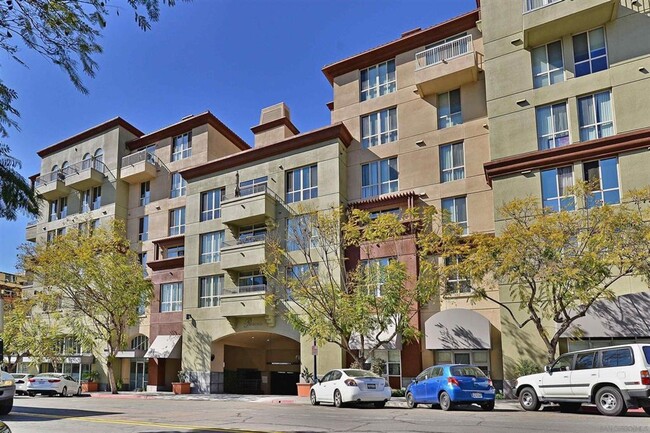 Building Photo - Beautiful One Bedroom Condo in the " Piazza Palermo." building! Pet considered!!