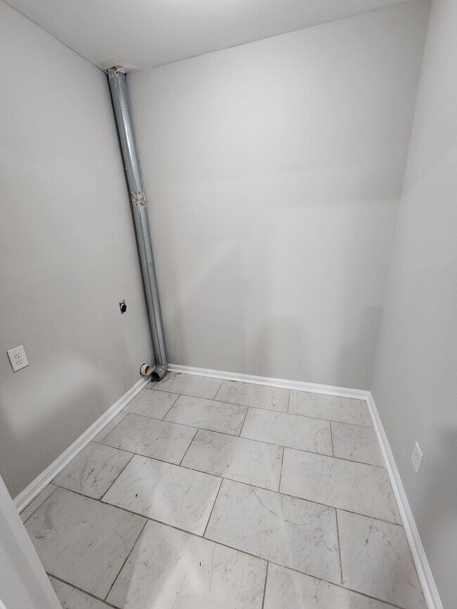 Building Photo - Available Mid MAY -Newly Remodeled, 2 Bedroom, 2.5 bath townhome in Vernon River Plantation.