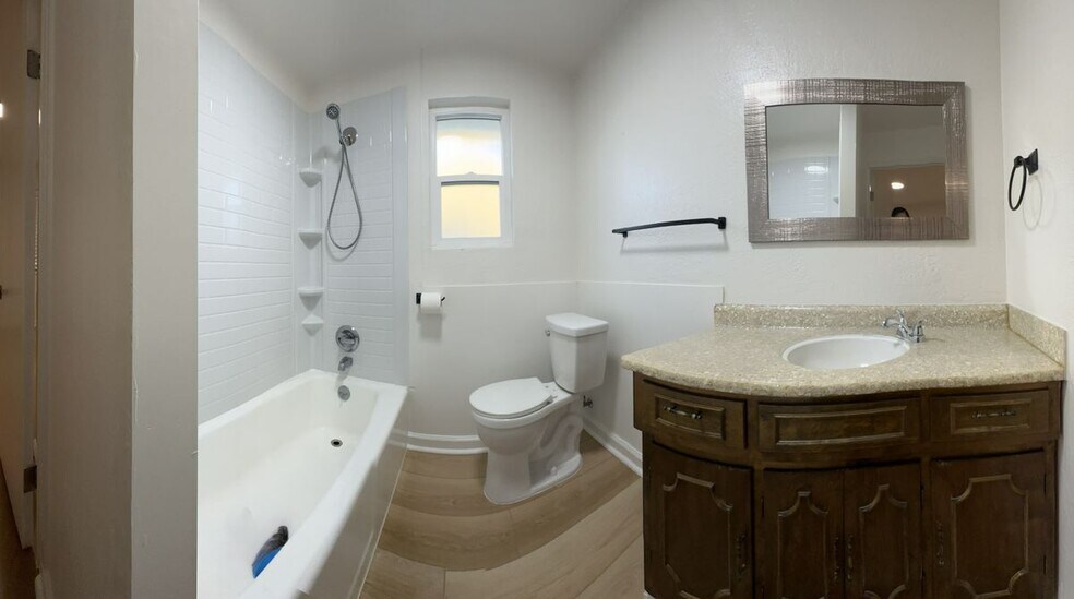 Building Photo - 832 Marion St