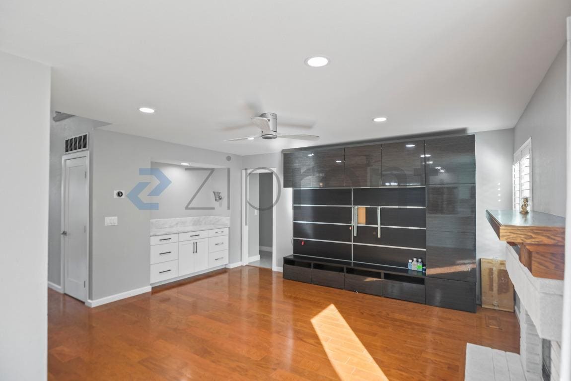 Building Photo - 1554 Gilbert Pl