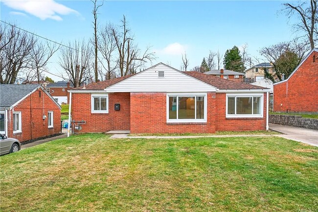 Building Photo - 811 Everglade Dr