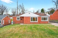 Building Photo - 811 Everglade Dr