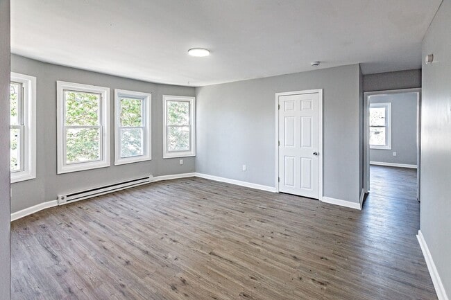 Building Photo - 35 High St