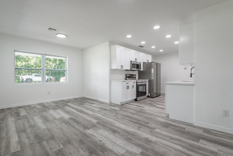 Building Photo - 763 NE 12th St