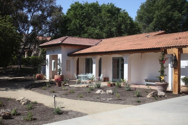Primary Photo - 2753 Redondo Cir