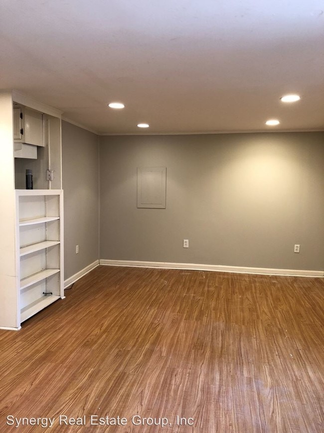 Building Photo - 3 br, 2 bath Apartment - 2819 White Oak