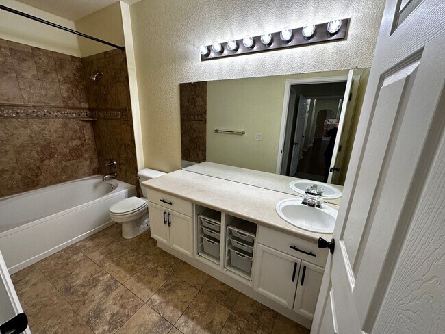 Building Photo - Move in Ready!!  3 Bedroom Condo - Cherry Grove - Aurora.....