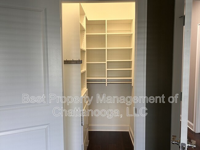 Building Photo - 3111 St Elmo Ave