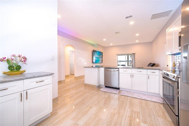 Building Photo - 1649 Lake Villa Dr