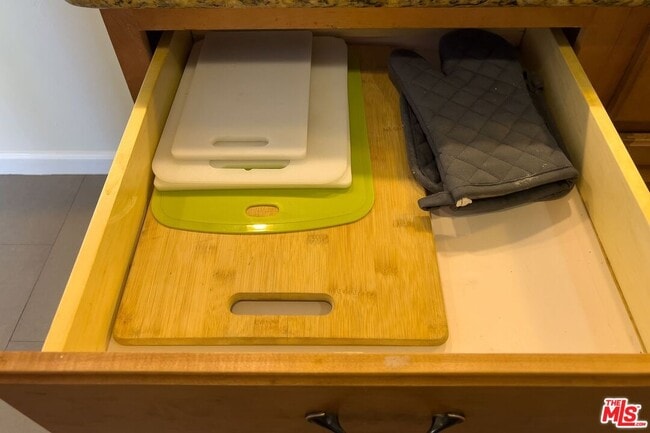 Building Photo - 11257 Collett Ave