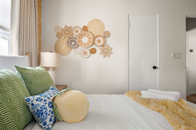 Building Photo - 84 21st Terrace SE