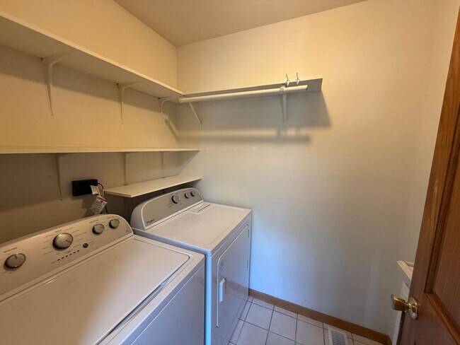 Building Photo - 2610 Barley Ct