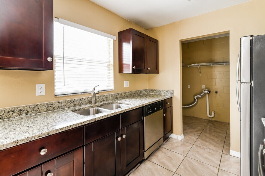 Building Photo - 13823 Pathfinder Dr