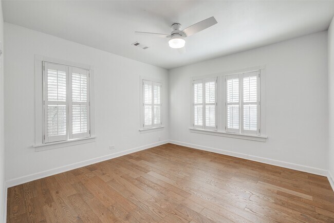 Building Photo - 6204 Kirby Dr